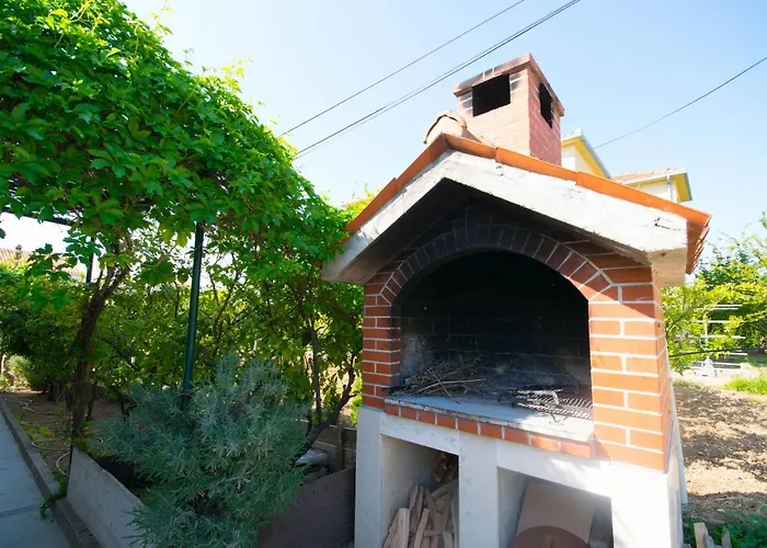 With Parking Space - 15316 Trogir