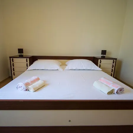 Apartment With Parking Space - 15316 Trogir