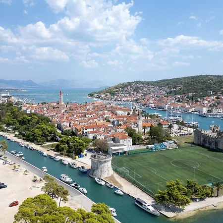 Apartment With Parking Space - 15316 Trogir