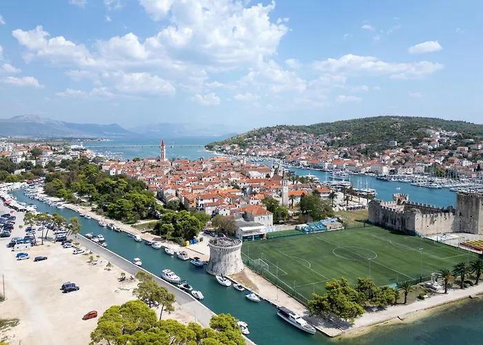 Appartement With Parking Space - 15316 Trogir